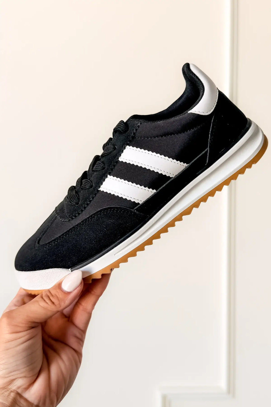 Tokyo Dual Stripe Sneakers in Black - 120 Sneakers