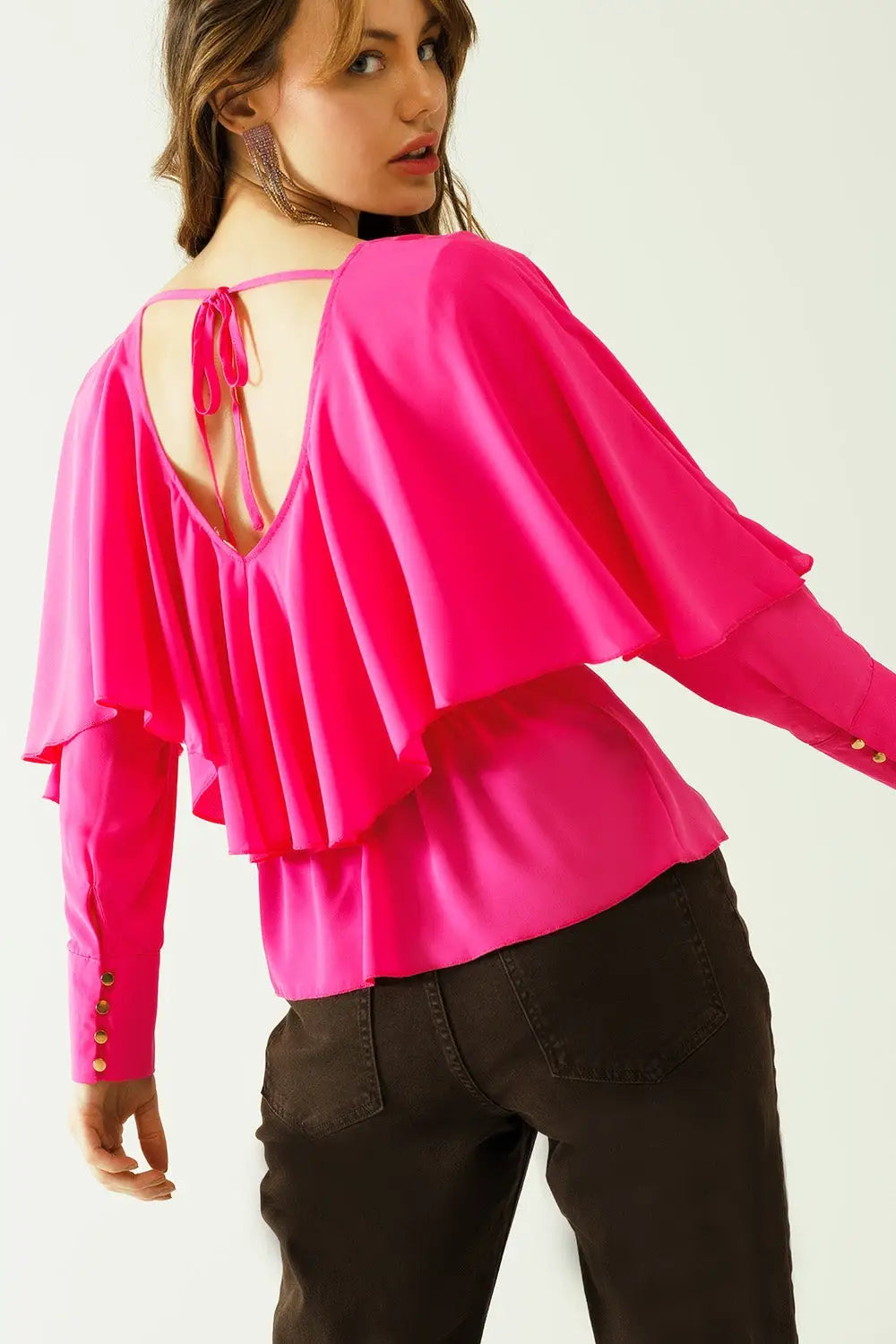Top à col en V volanté avec poignets boutonnés et lien dans le dos en fuchsia - Tops