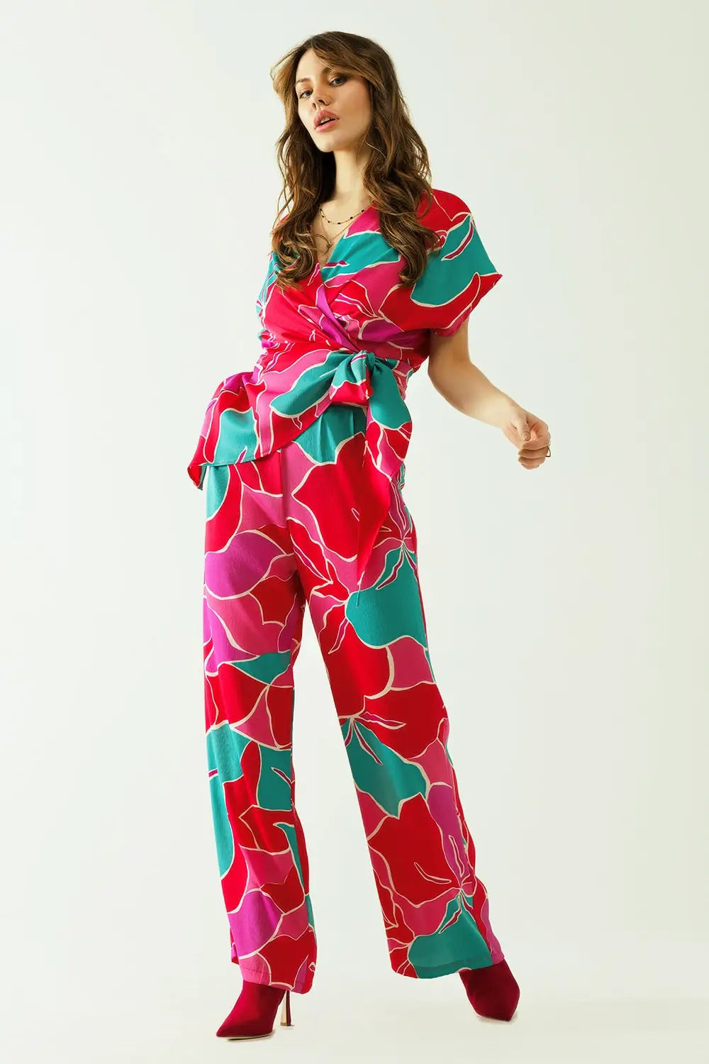 Top à manches courtes avec motif floral et détail de nœud - Tops