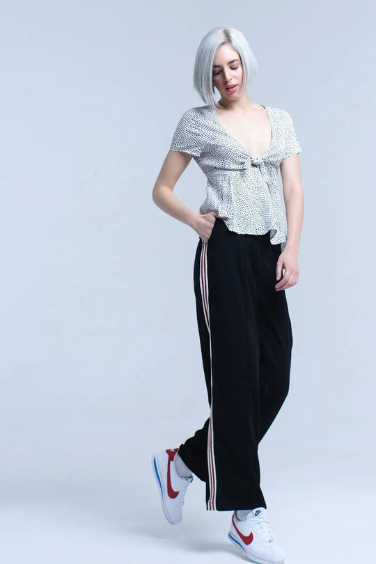 Top blanc à pois avec ourlet à volants - Tee-Shirt