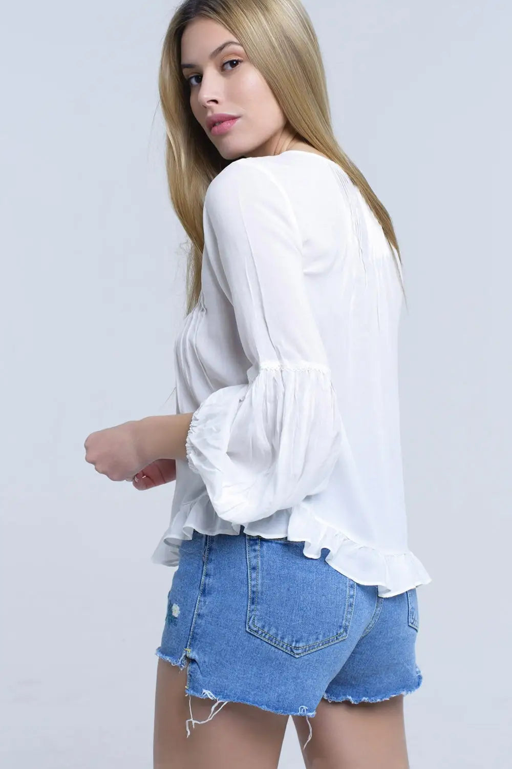 Top blanc avec détail noué et ourlet avec volants - Tee-Shirt