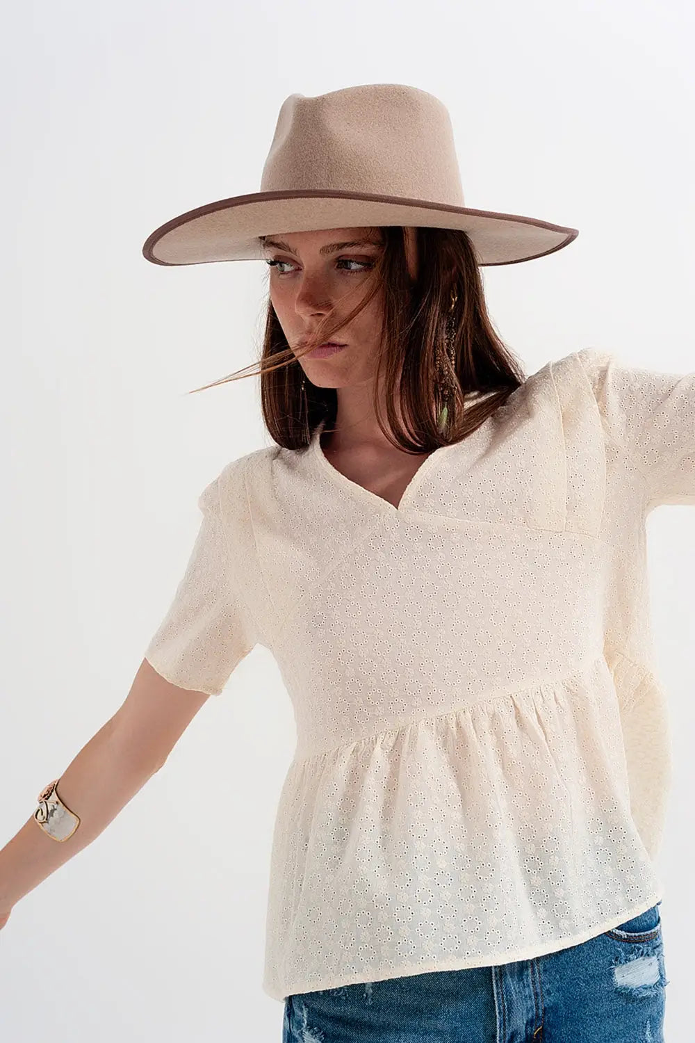 Top brodé à basque beige - Tops