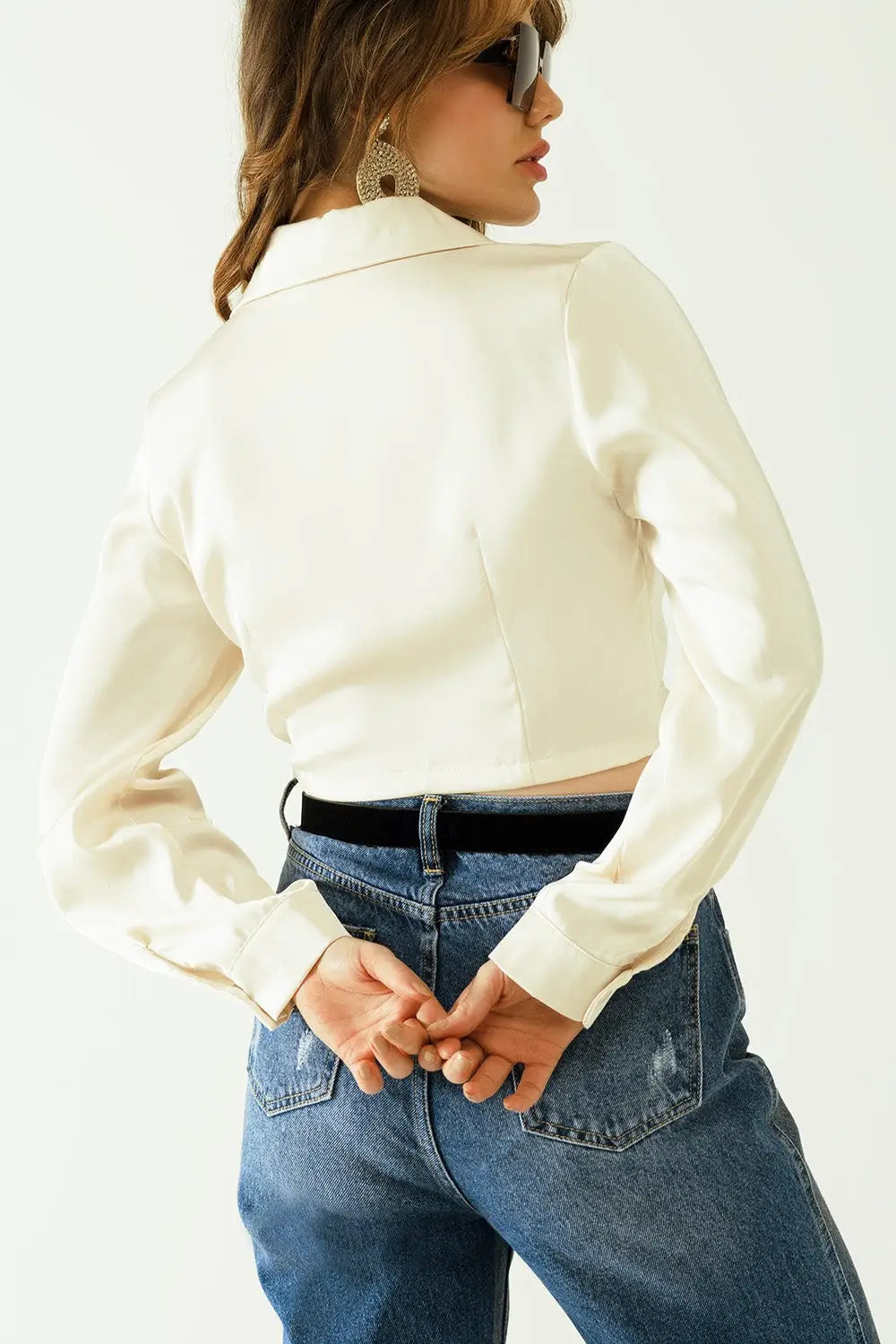 Top crop blanc à col en V manches longues et poches frontales - Tops