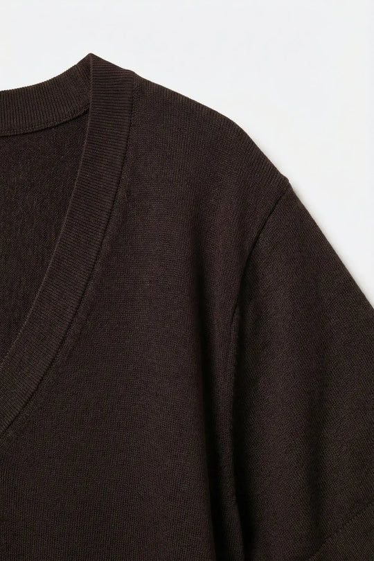 Top en tricot fin et léger avec col en V large marron - One Size / bleu