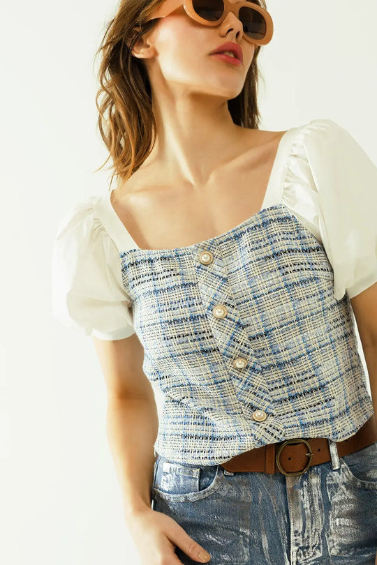Top en tweed bleu avec manches courtes volumineuses et boutons en perles - Tops