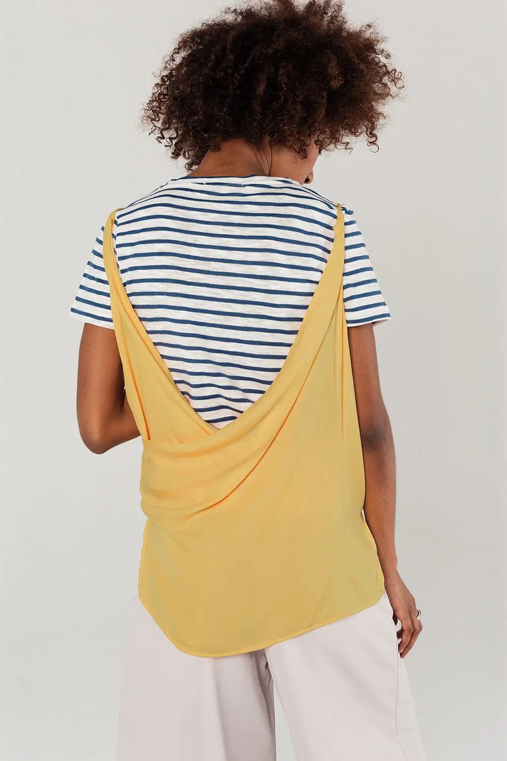 Top moutarde avec détail dos ouvert - Tee-Shirt