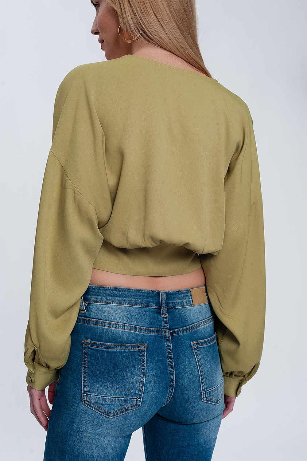 Top with puff sleeves in green