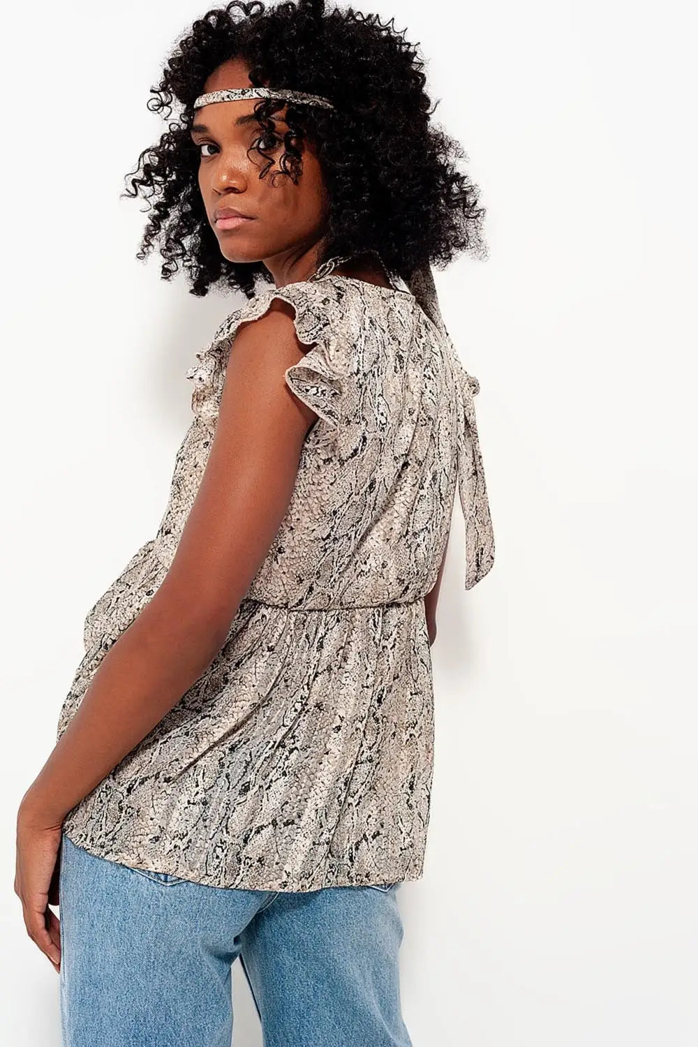 Top with snake print and ruffle sleeve - Tops