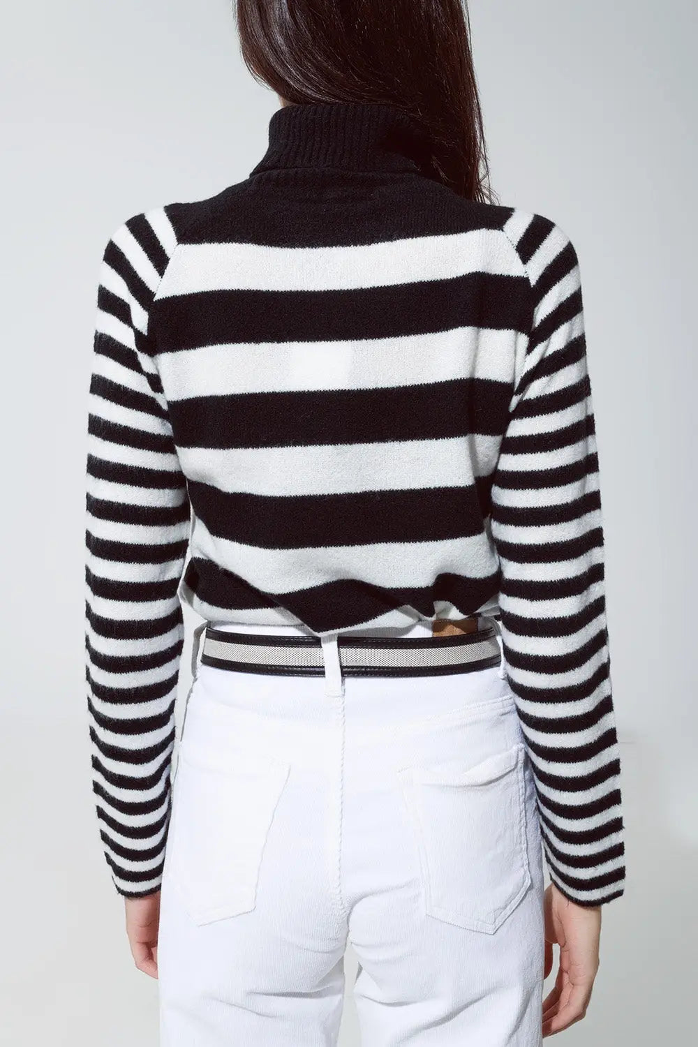 Turtleneck sweater with stripes in white and black - Sweaters