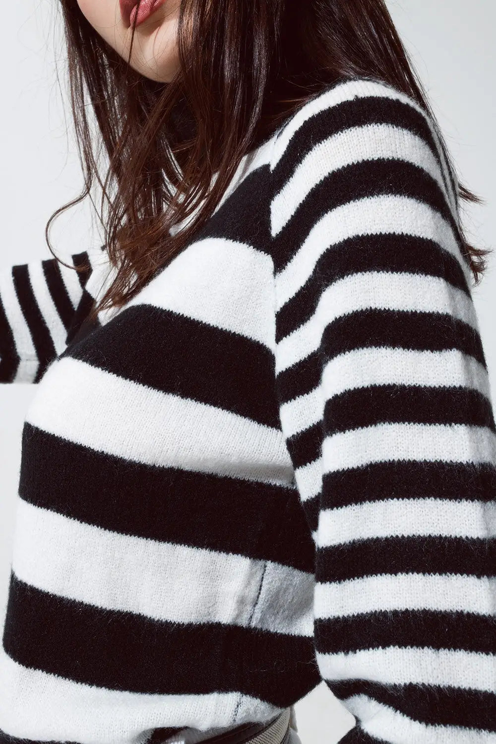 Turtleneck sweater with stripes in white and black - Sweaters