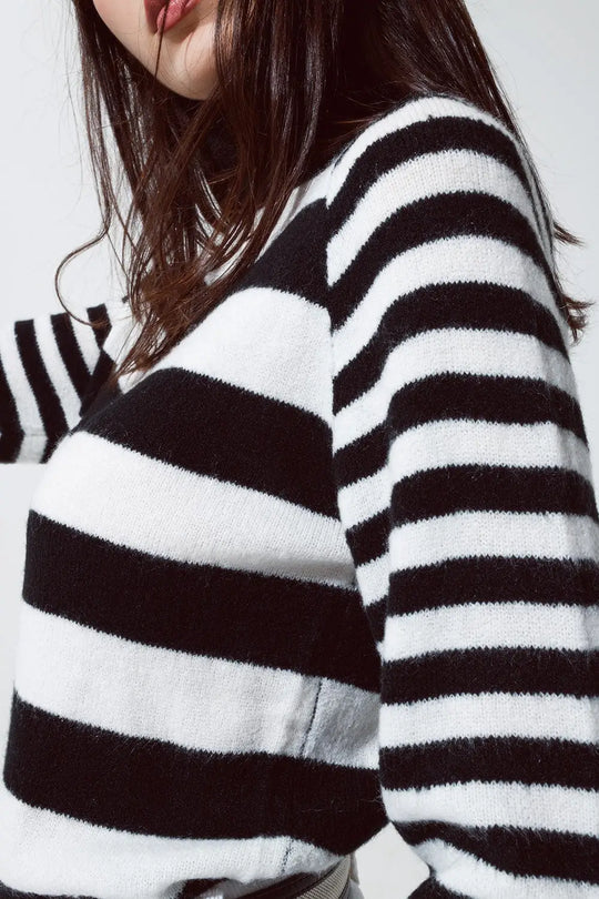 Turtleneck sweater with stripes in white and black - Sweaters