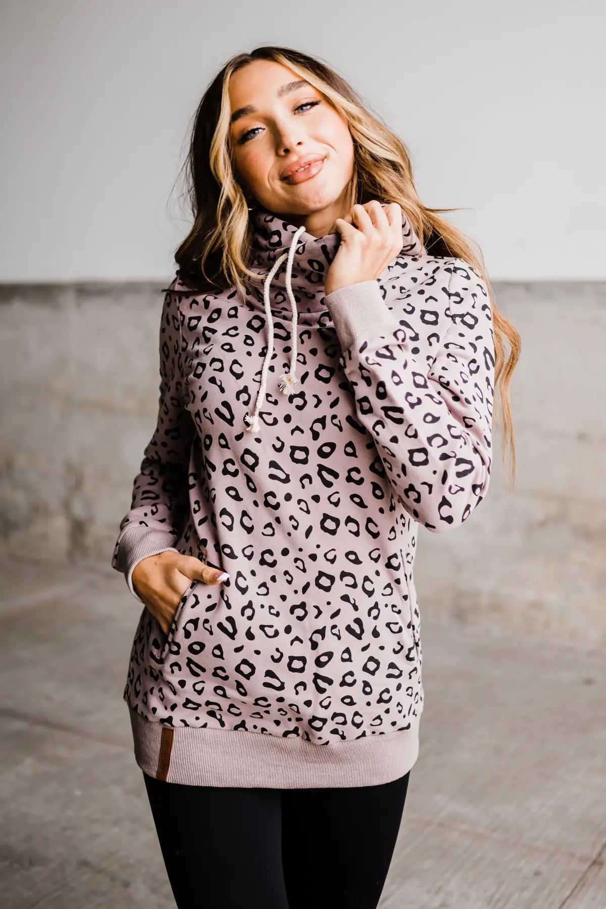 SingleHood Sweatshirt - Queen Of The Jungle - Tops