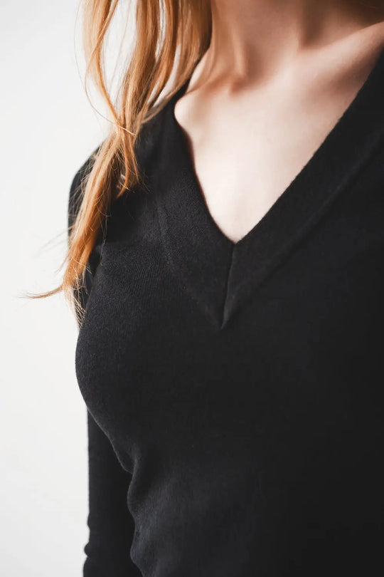 V neck fine knit jumper in black - Sweaters
