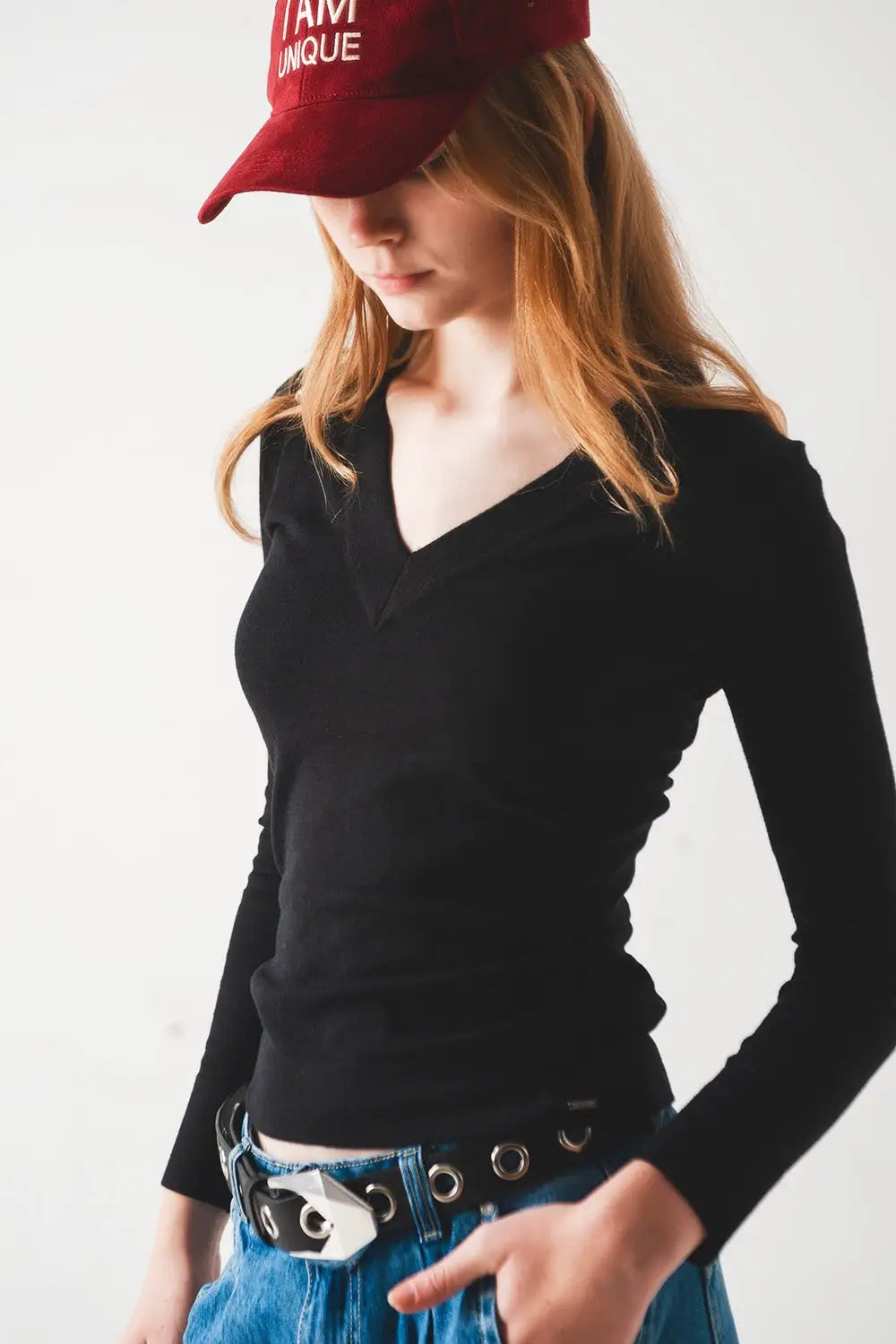 V neck fine knit jumper in black - Sweaters