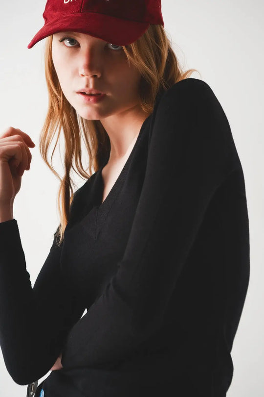V neck fine knit jumper in black - Sweaters