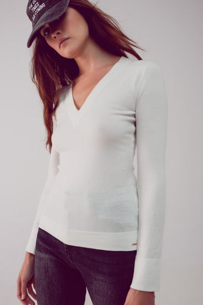 V neck fine knit jumper in cream