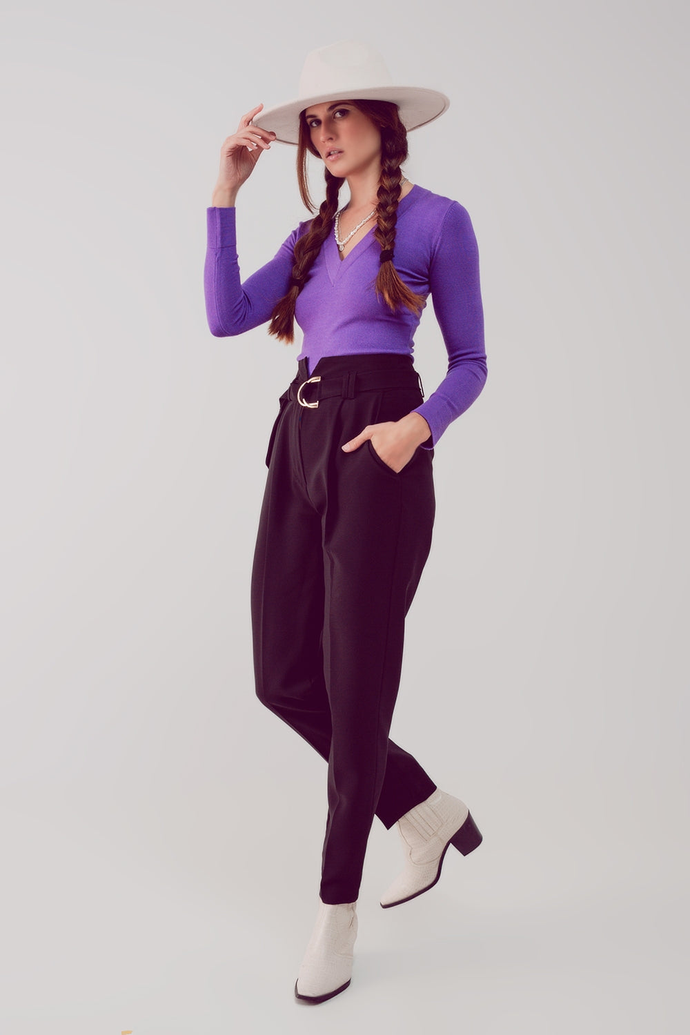 V neck fine knit jumper in purple