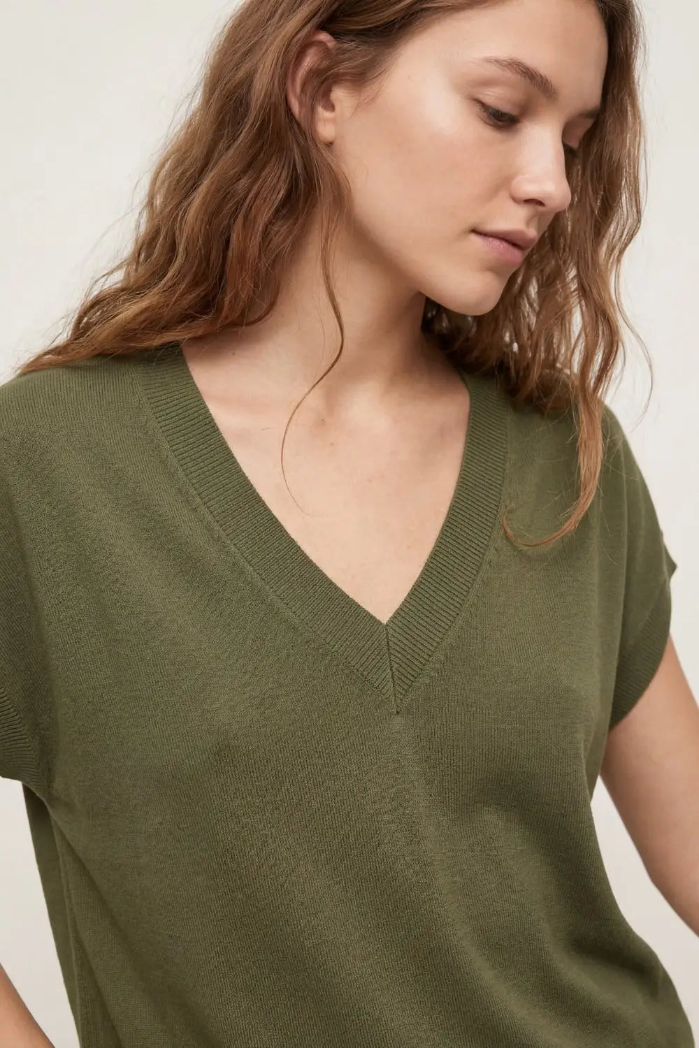 V-Neck fine Knit sweater in khaki color - One Size / Green
