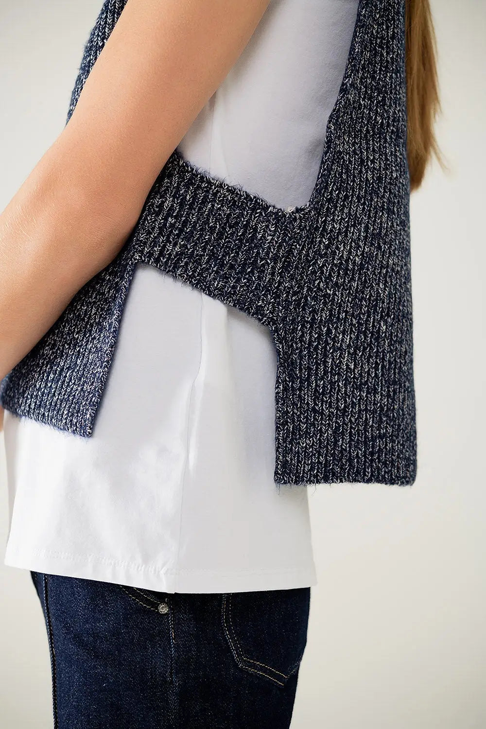 V-neck knitted vest with open side - One Size / Blue - Sweaters