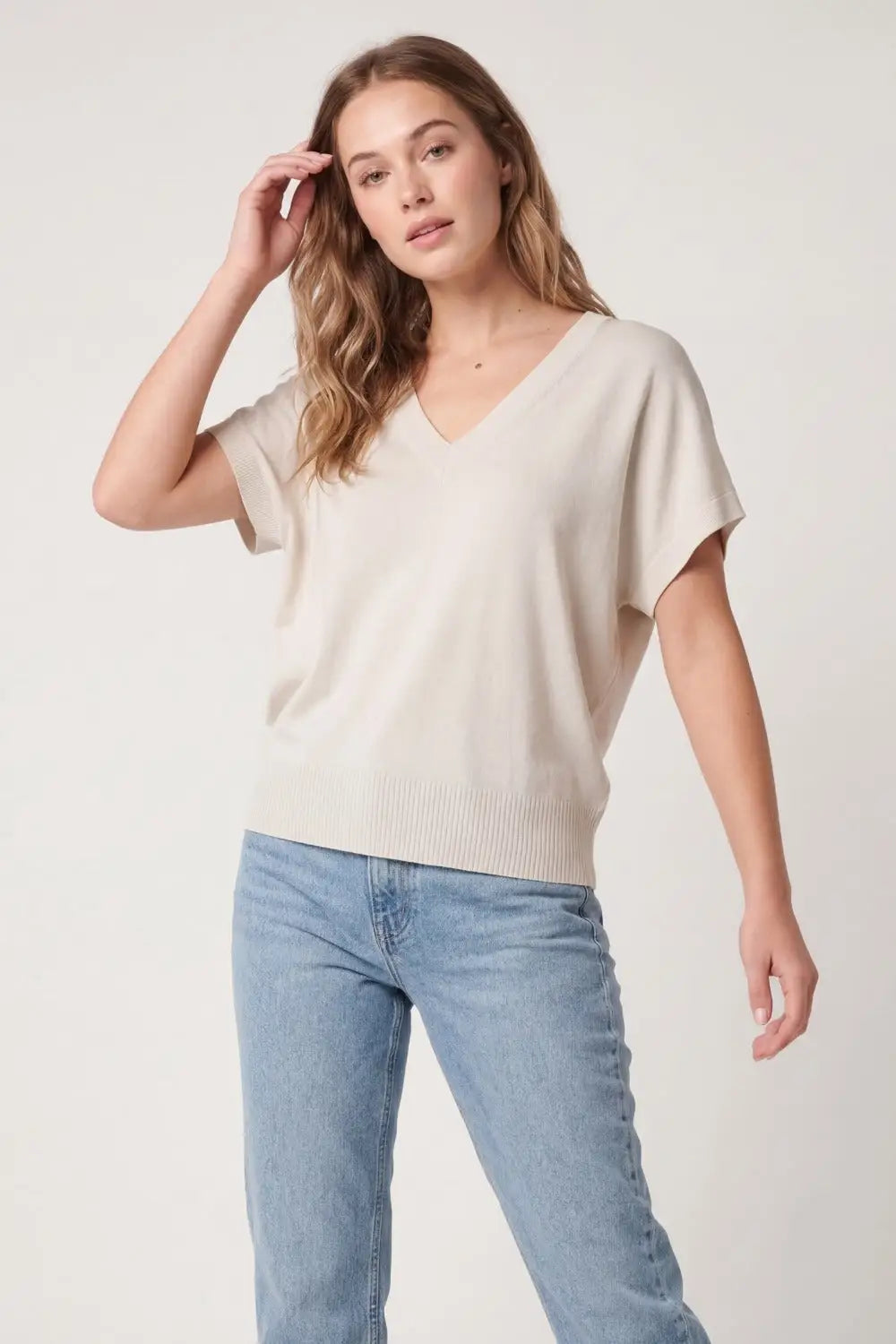 V-Neck Relaxed fine Fit Knit sweater in beige color - One Size / Beige