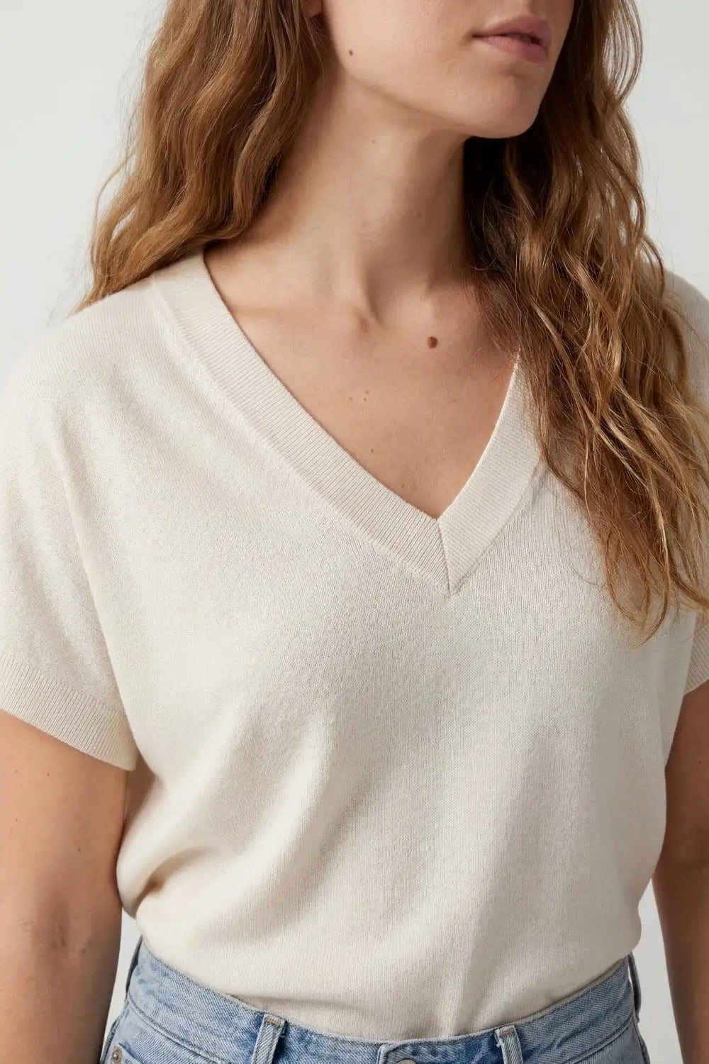 V-Neck Relaxed fine Fit Knit sweater in beige color - One Size / Beige