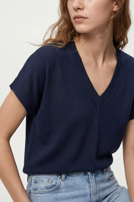 V-Neck Short Sleeve fine knit Sweater in navy - One Size / Blue