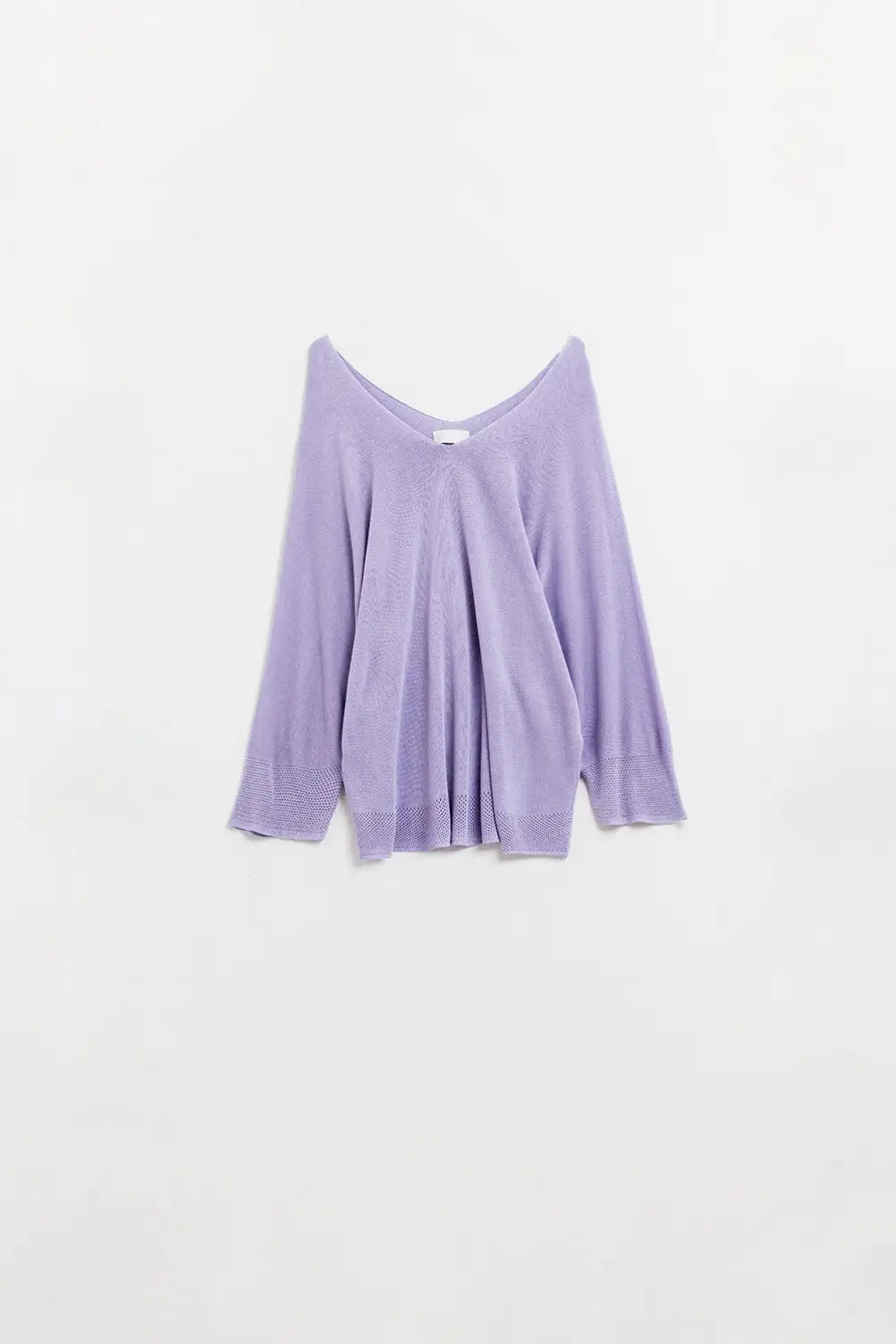 Q2 V-Neck Sweater in Purple