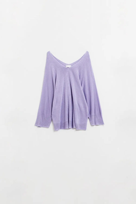 Q2 V-Neck Sweater in Purple
