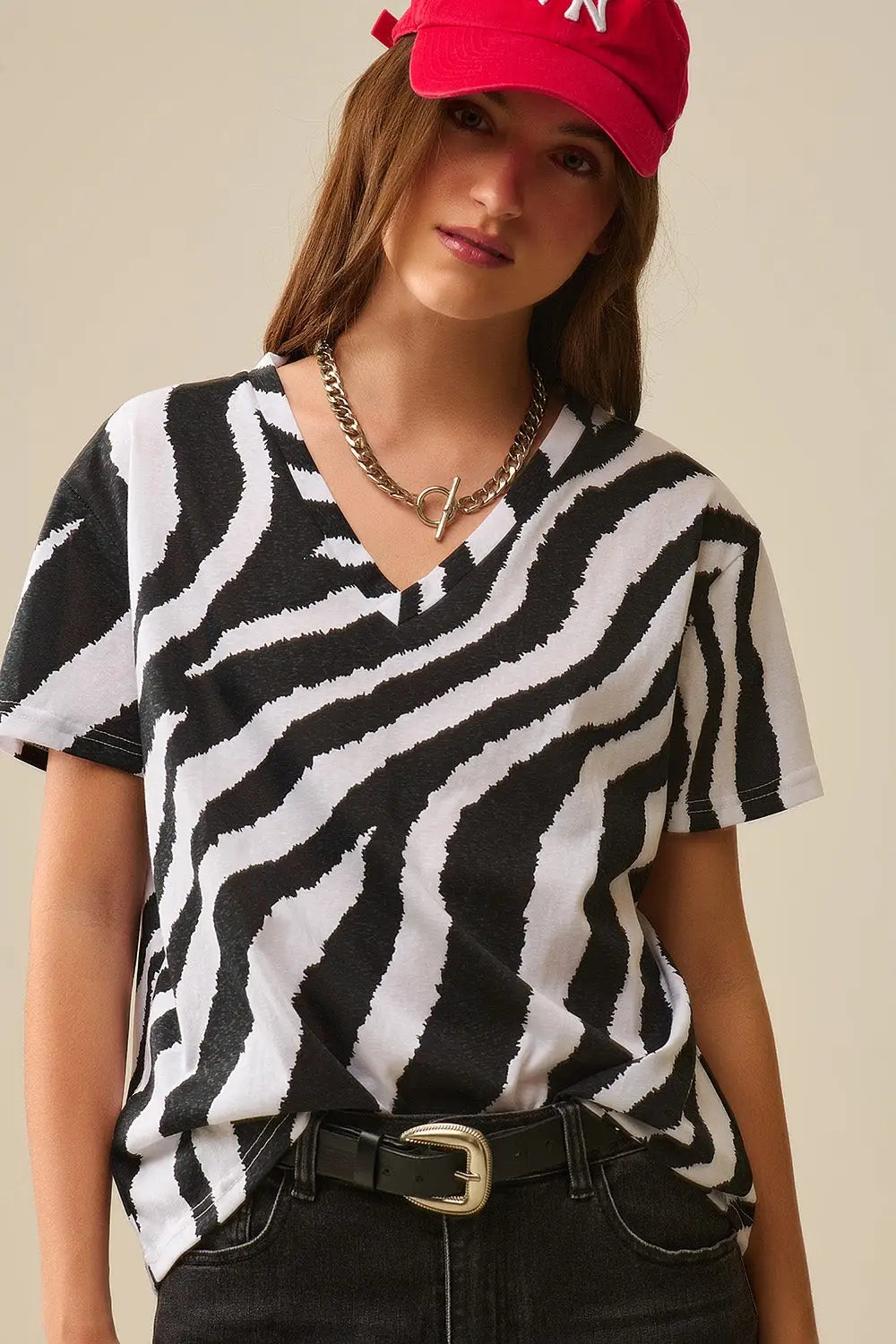 Q2 V-neck t-shirt with black zebra print