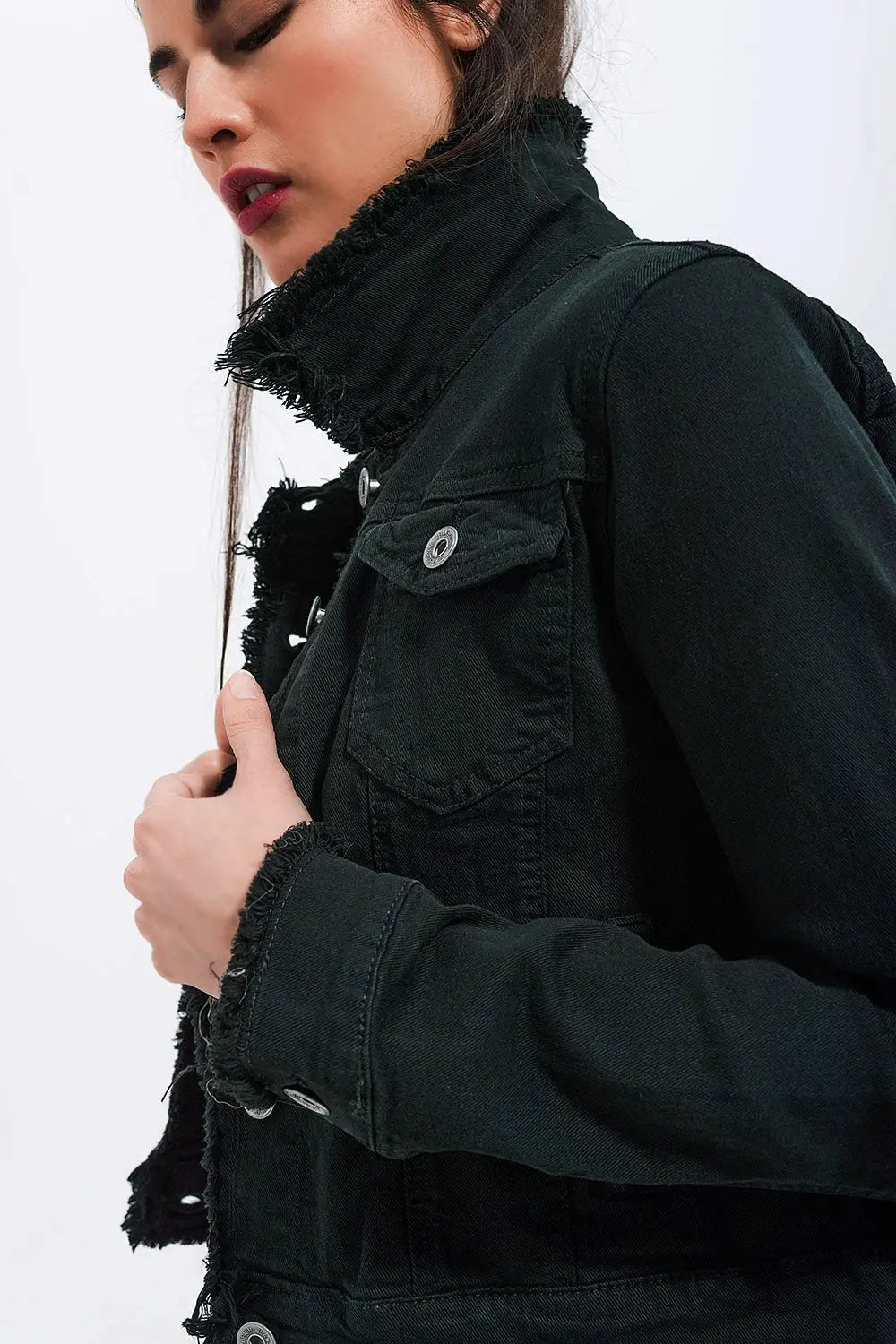 Q2 Veste en jean à bords bruts noir