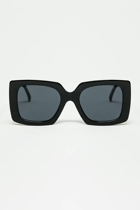 Q2 vintage silhouette sunglasses with a subtle angled cat-eye in black