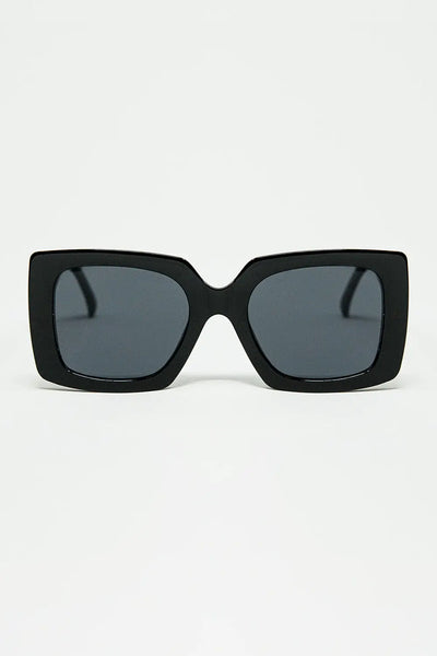 Q2 vintage silhouette sunglasses with a subtle angled cat-eye in black
