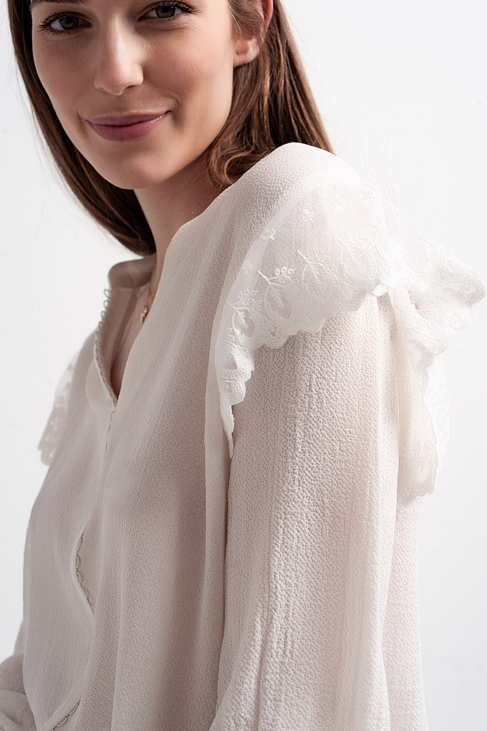 Volume sleeve blouse with cuff sleeve in oyster