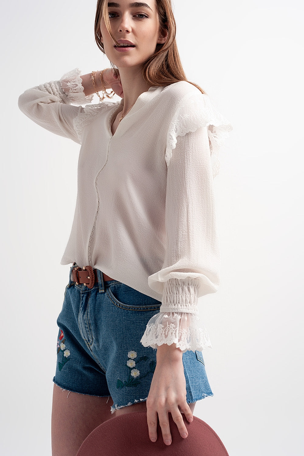 Volume sleeve blouse with cuff sleeve in oyster