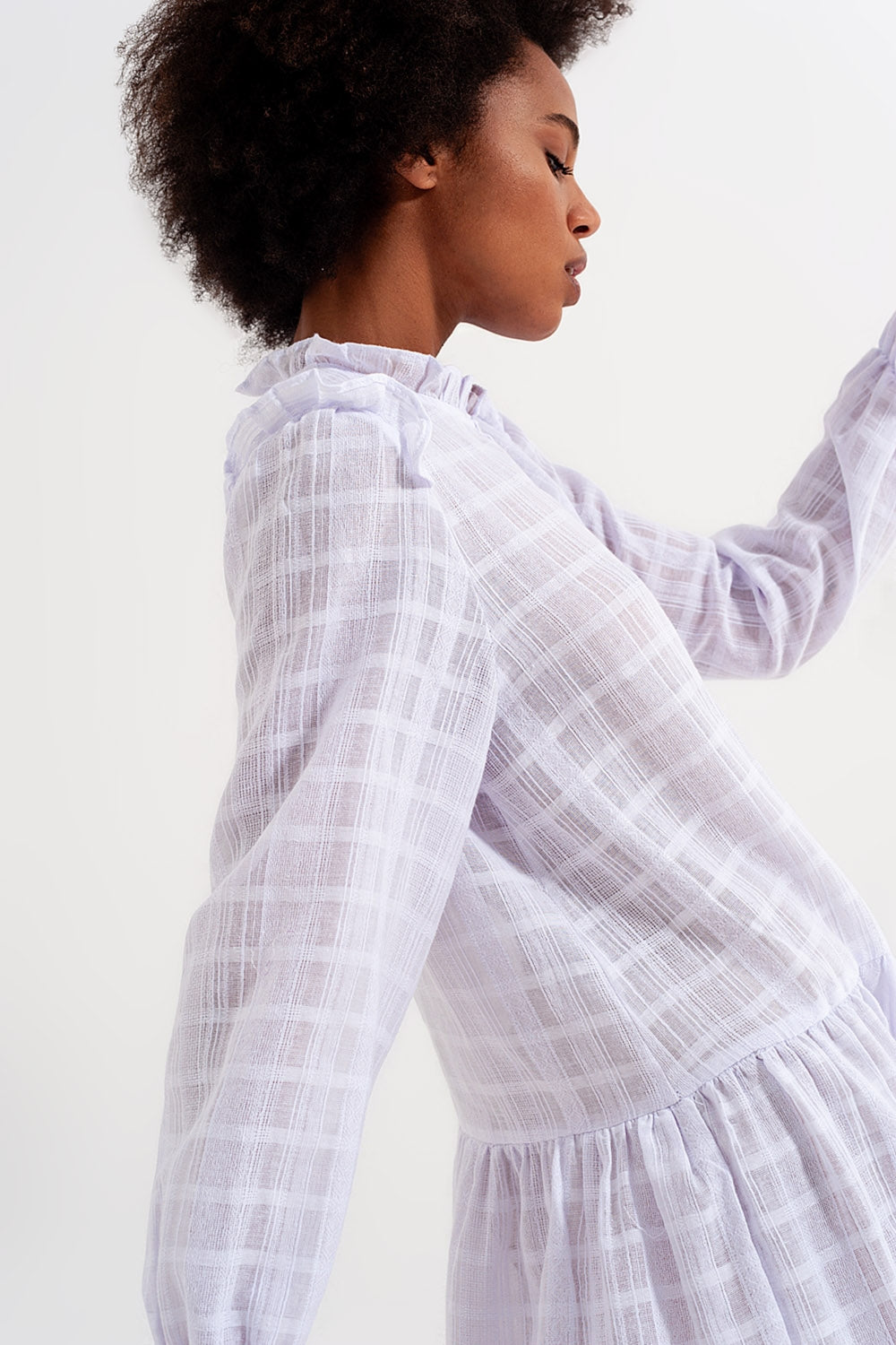 Voluminous mini dress with ruffles in white