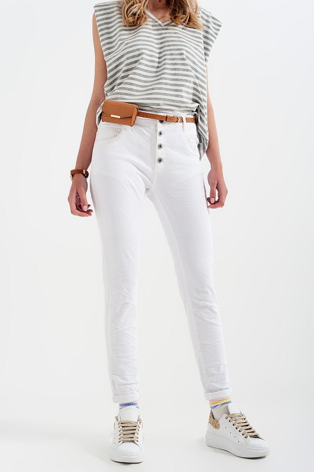 Q2 White boyfriend pants with sequin pocket detail