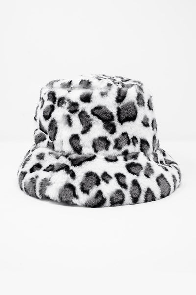 Q2 White bucket hat in animal print