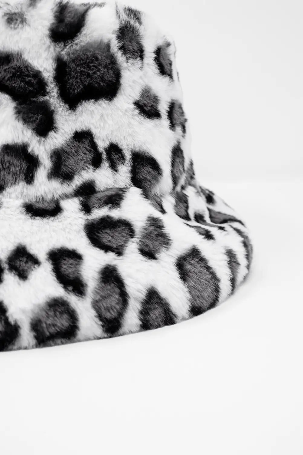 White bucket hat in animal print - One Size / White