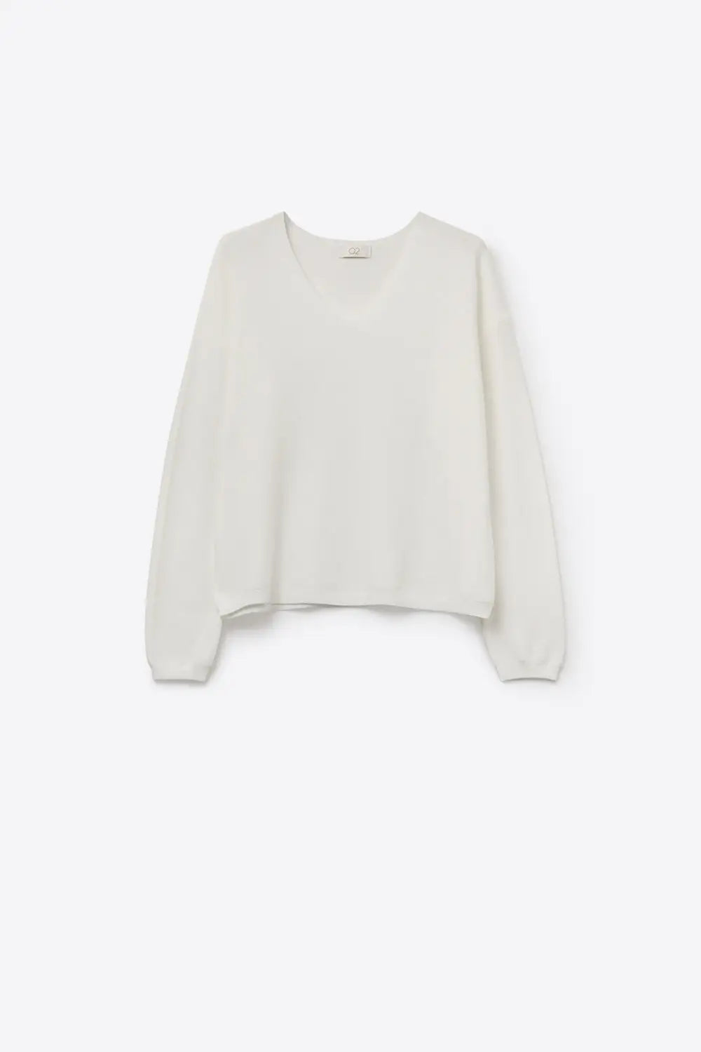 Q2 White Fine Knit V-Neck Sweater with Subtle Linear Texture