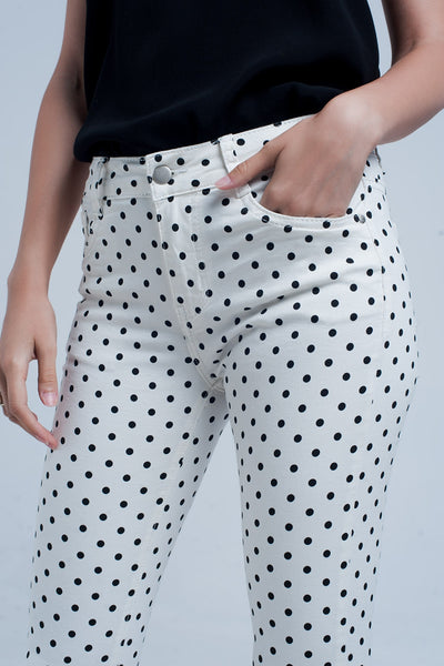 White jeans in polka dots