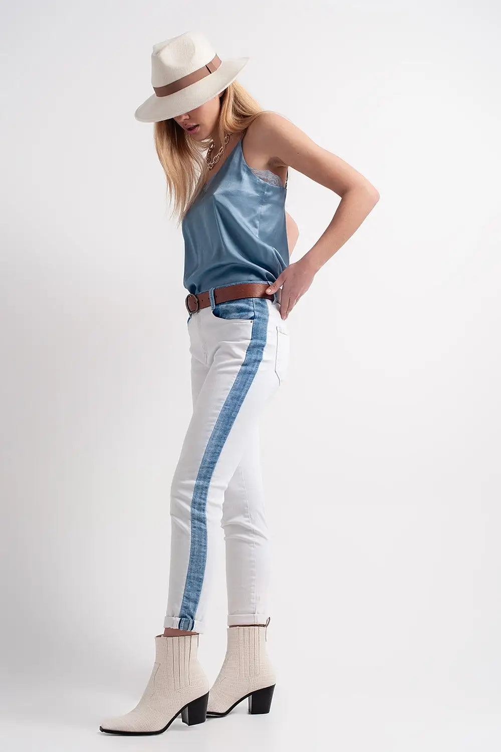 White jeans with contrast panel in light wash - Jeans