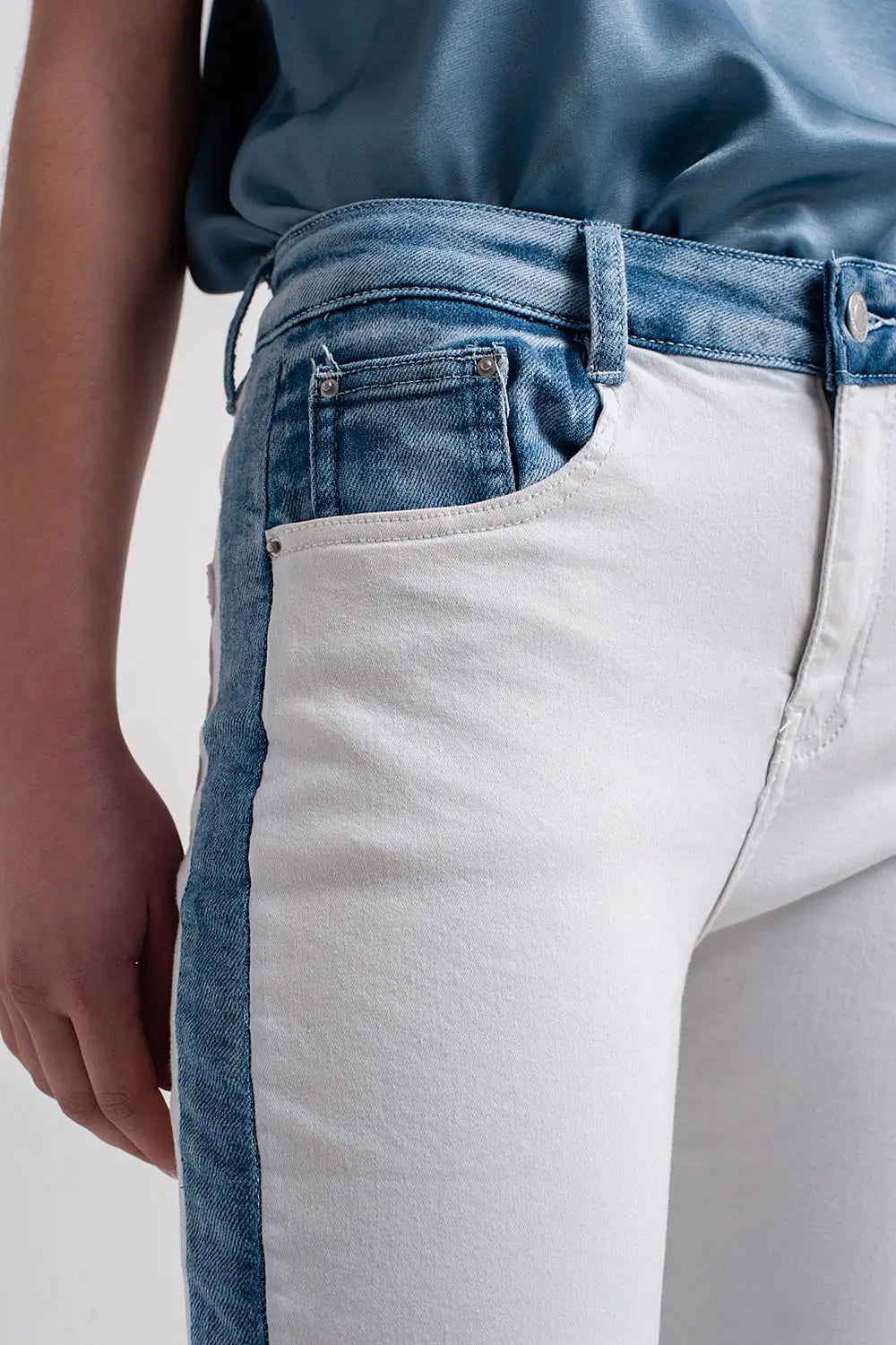 White jeans with contrast panel in light wash - Jeans