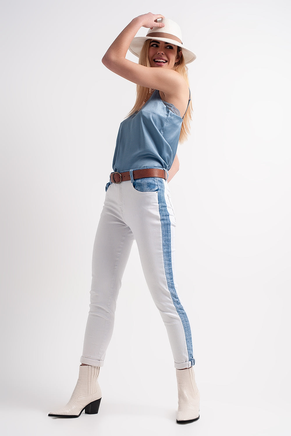 White jeans with contrast panel in light wash