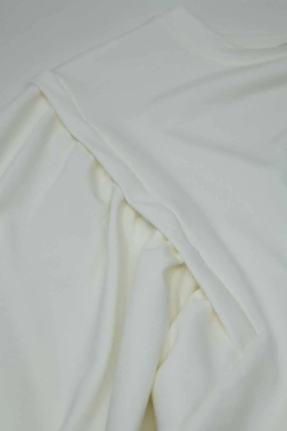 White long-sleeved sweater with frontal sewn details on the sides - One Size / White - Sweaters