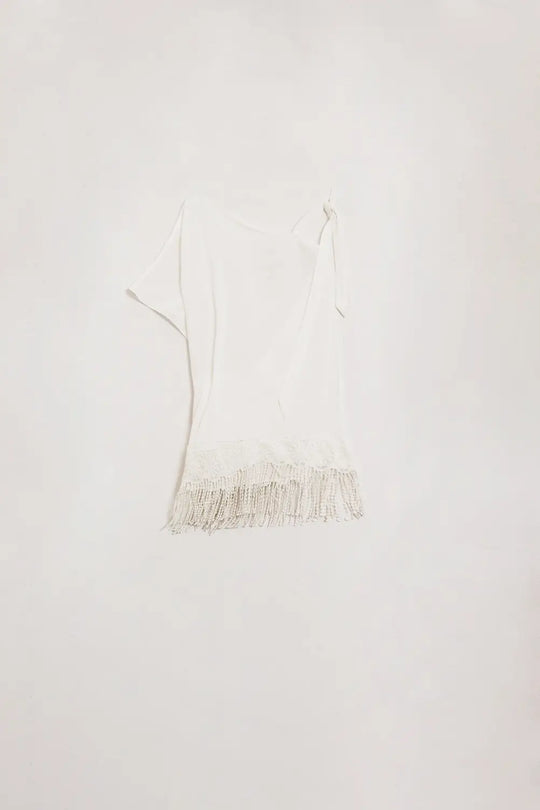 Q2 White One shoulder Kinomo With lace and fringe edge