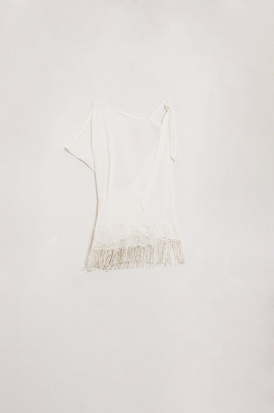 Q2 White One shoulder Kinomo With lace and fringe edge