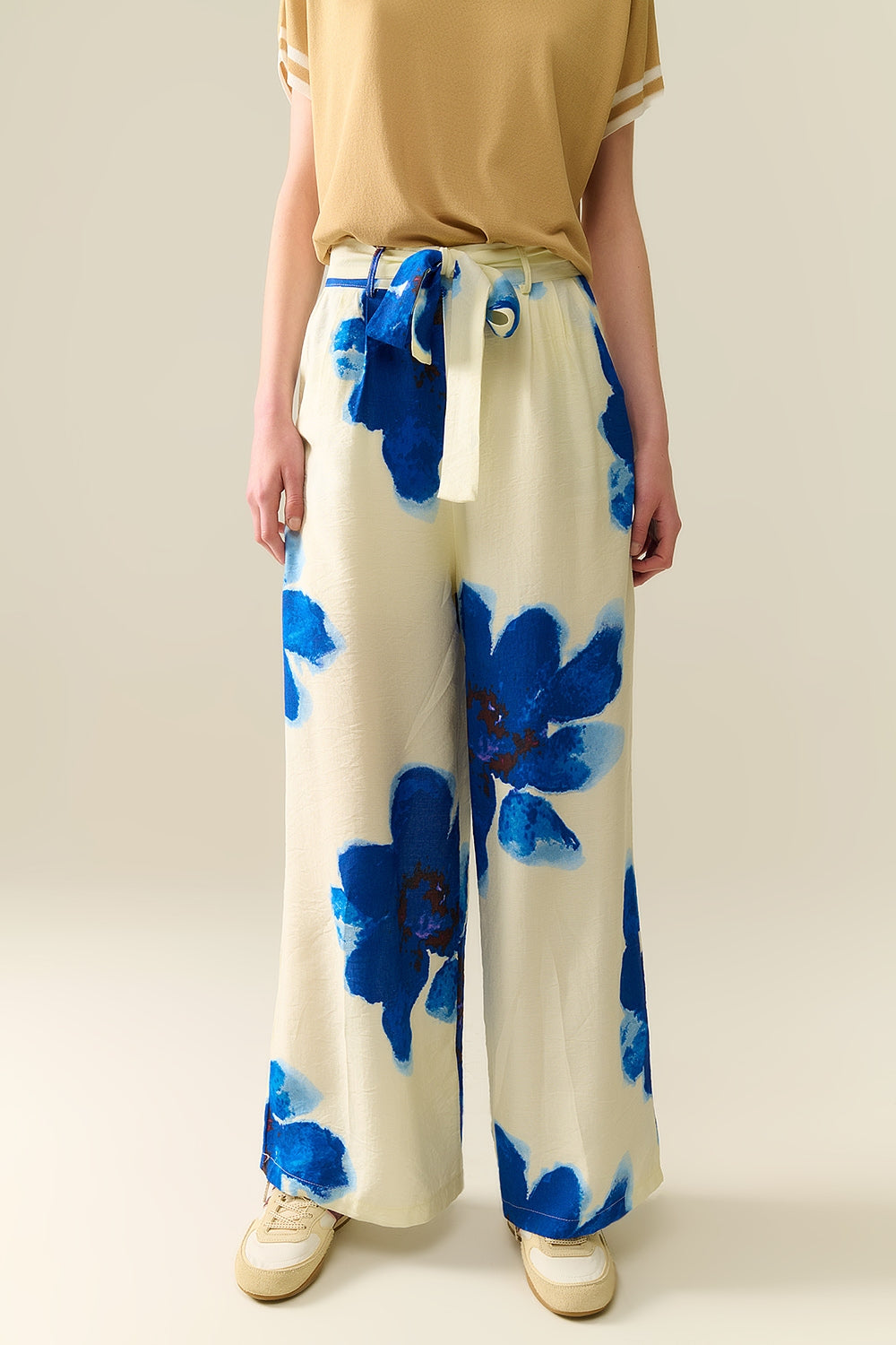 Q2 white Palazzo Pants With Blue Tropial Flower Print and Matching Belt
