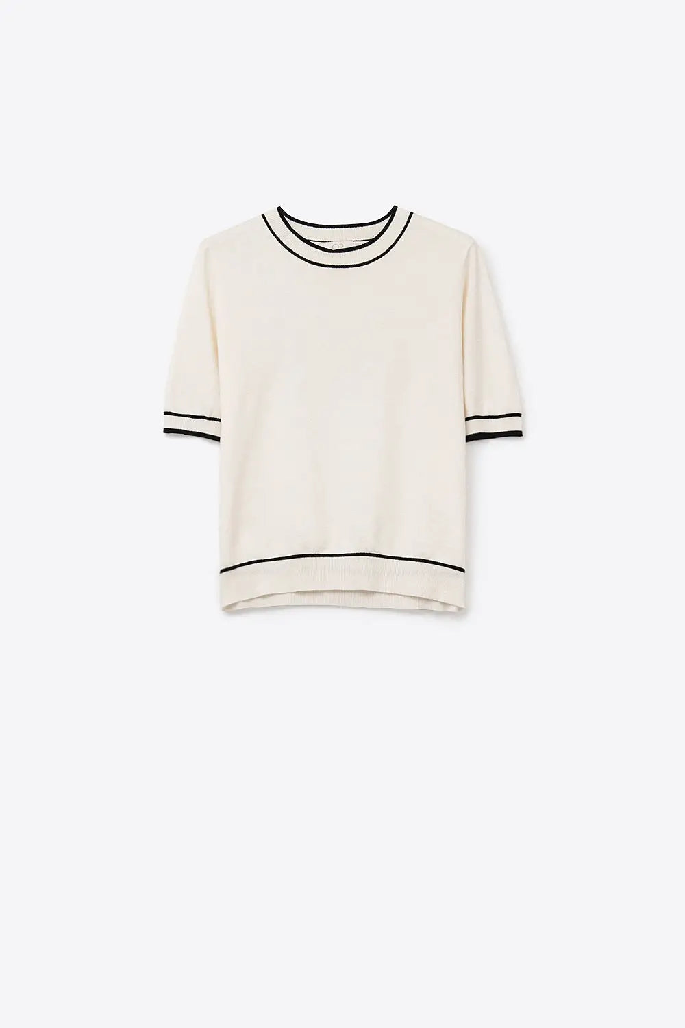Q2 White short sleeve sweater with black line detail