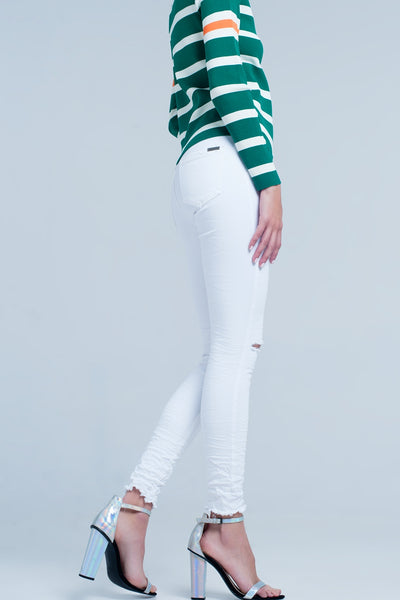 White skinny jeans with ripped knees detail