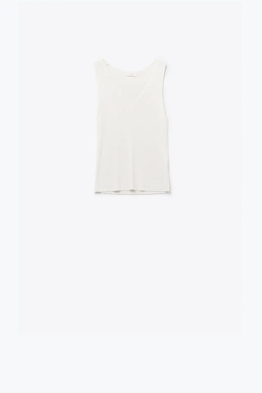 Q2 White sleeveless fine knitted top With V-Neck